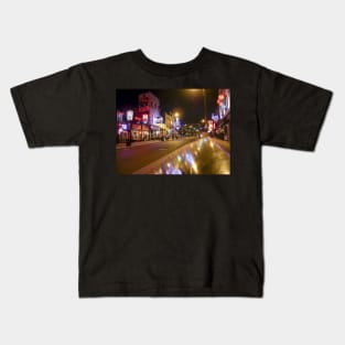 Beale Street at night, Downtown Memphis, Tennessee, USA Kids T-Shirt